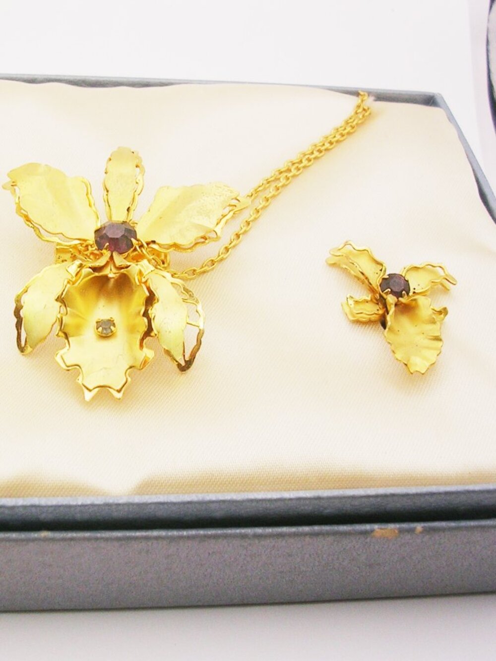 Vintage Mid Century Bugbee and Niles Floral Jewelry Set Necklace Earrings